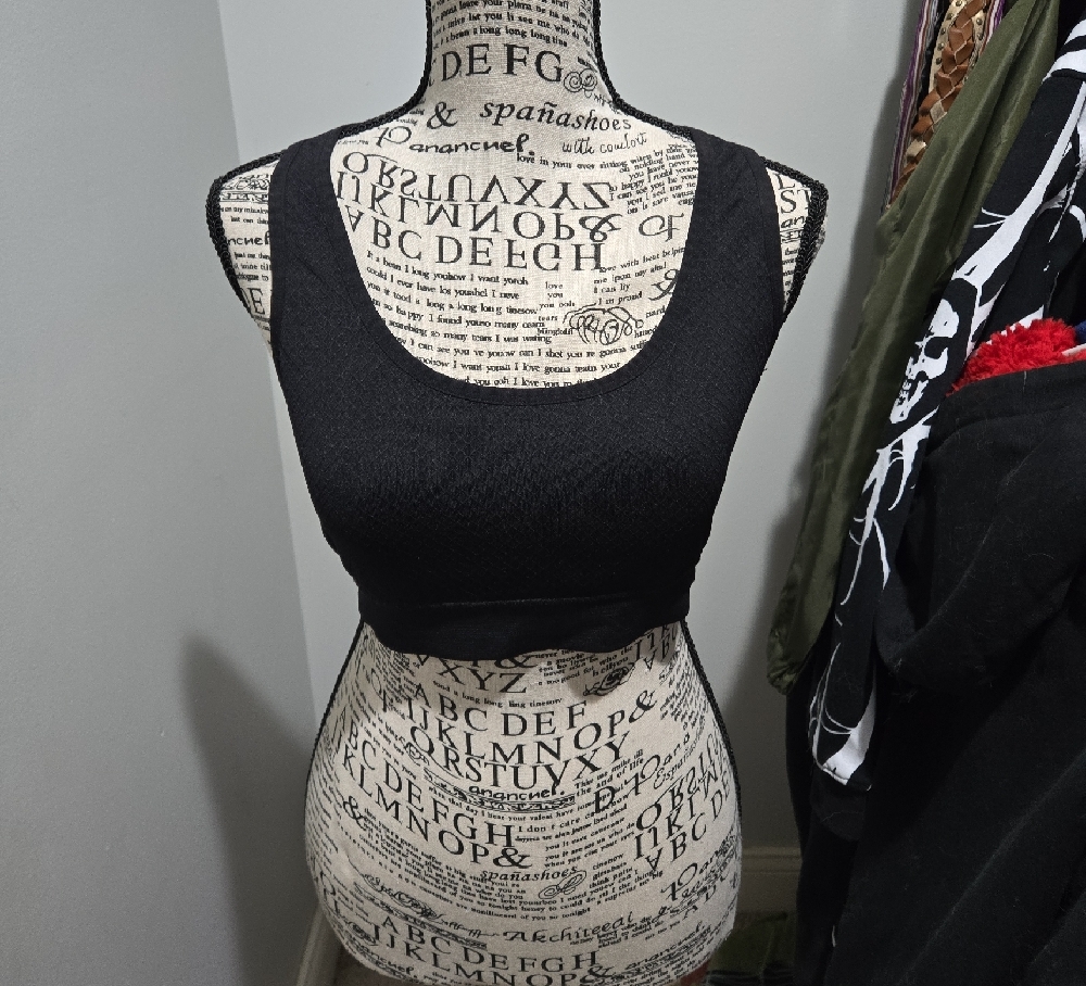 Black Fitted Sleeveless Crop Tank Top